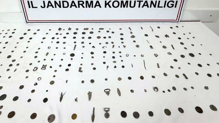 Kocaeli'de 6 ton tütün ve 511 tarihi eser ele geçirildi
