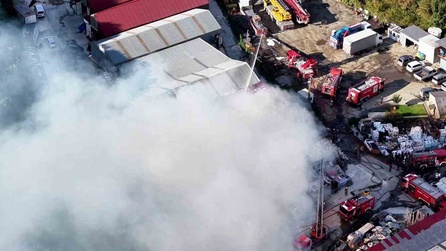 İstanbul'da yediemin deposunda yangın meydana geldi