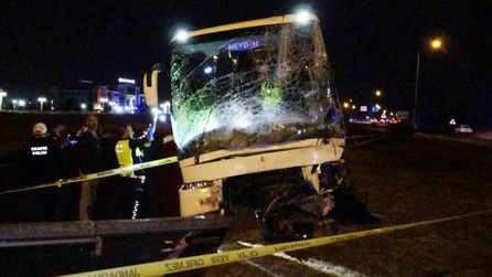 Malatya'da otobüsle hafif ticari araç çarpıştı, 2 ölü 3 yaralı