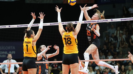 VakıfBank, Eczacıbaşı'nı geçerek Şampiyonlar Kupası'nı kazandı