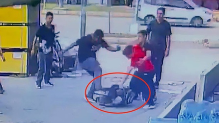 Adana'da iki çocuk, tartıştıkları M.E.D.'ye saldırdı