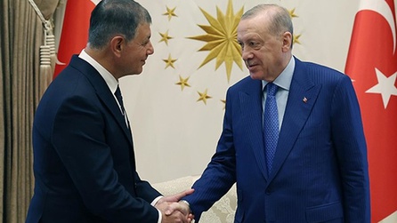 Cemil Tugay, Erdoğan'ı sosyal medyada takibe aldı