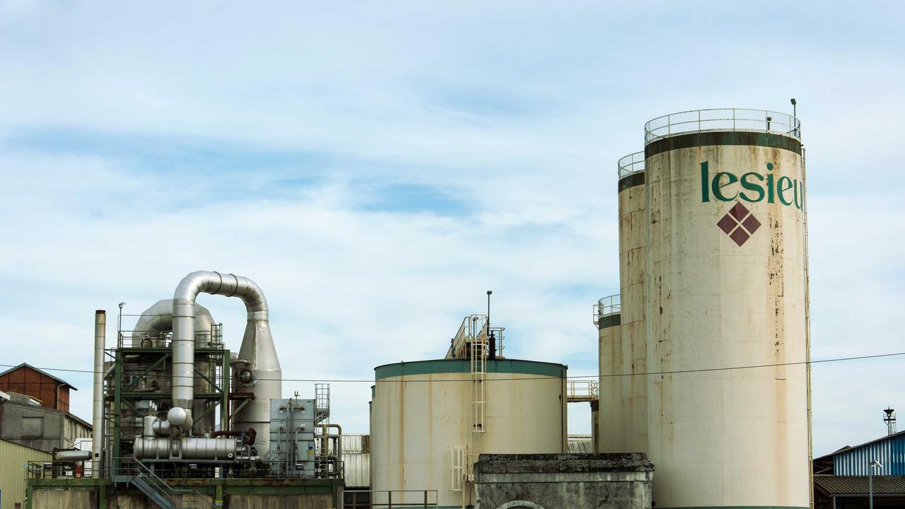 Köylüler leyleklerin gelişini baharın müjdesi olarak karşılıyor.